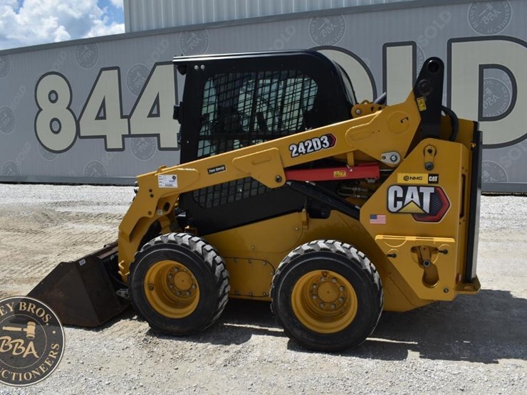 2023-caterpillar-242d3-image-11