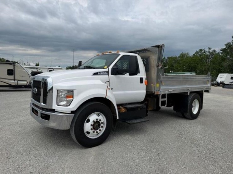 2022-ford-f650-xl-image-1