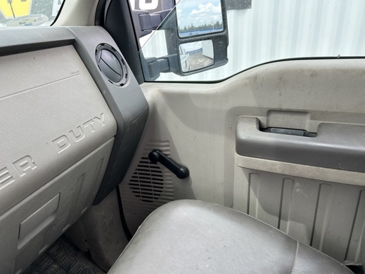 2010-ford-f250-xl-image-22