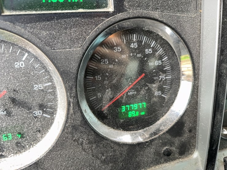 2010-kenworth-bulk-feed-truck-image-35