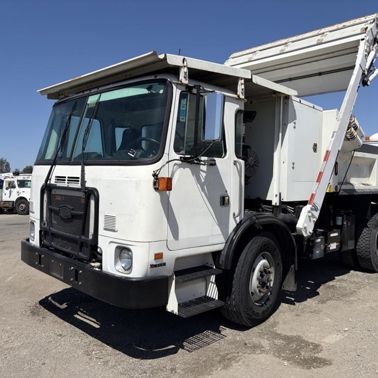 2011 AUTOCAR XPEDITOR