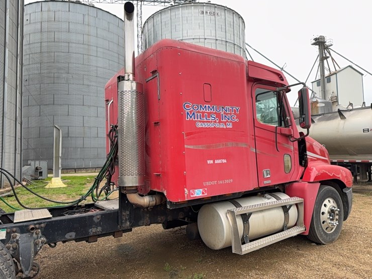 1999-freightliner-century-series-semi-tractor-image-6