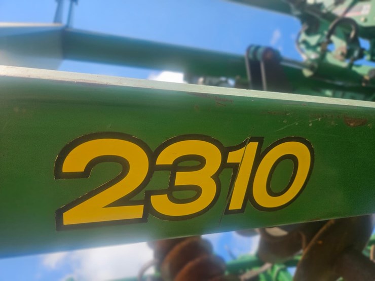 john-deere-2310-image-13