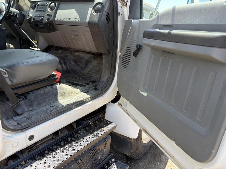 2013-ford-f750-image-10