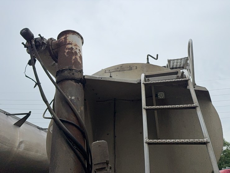 2010-kenworth-bulk-feed-truck-image-19