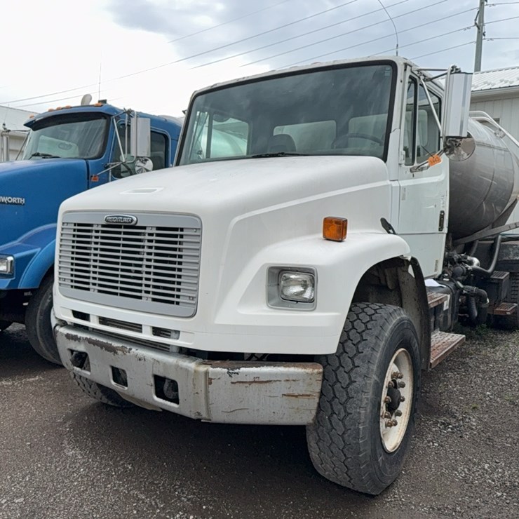 2011 Freightliner Liquid Tender Truck