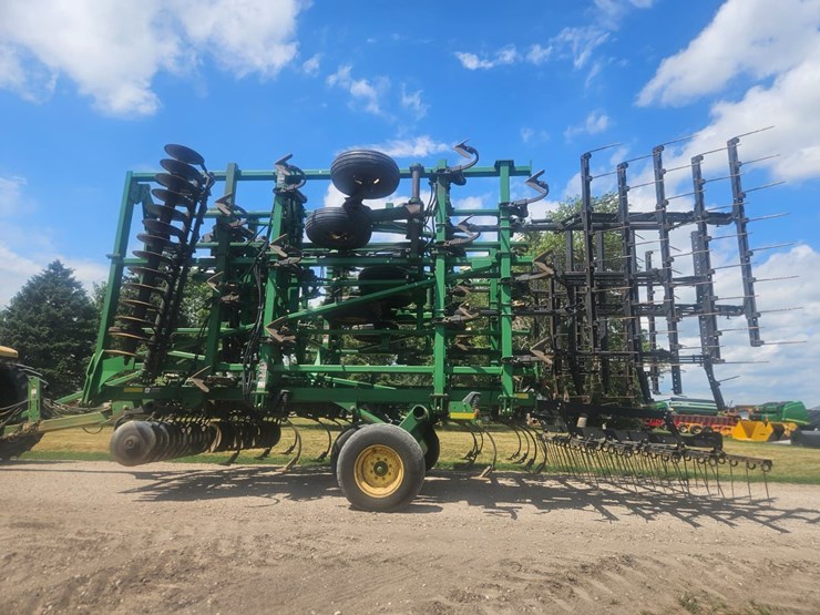 john-deere-2310-image-4