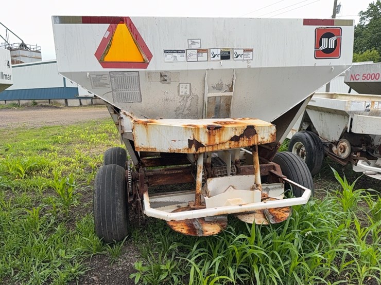 wilmar-pull-type-dry-fert.-spreader-image-6