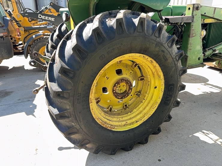 john-deere-2640-image-13