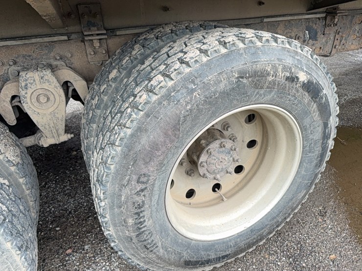 2007-freightliner-bulk-feed-truck-image-22