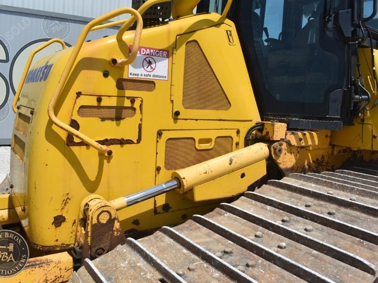 2020-komatsu-d61pxi-24-image-30
