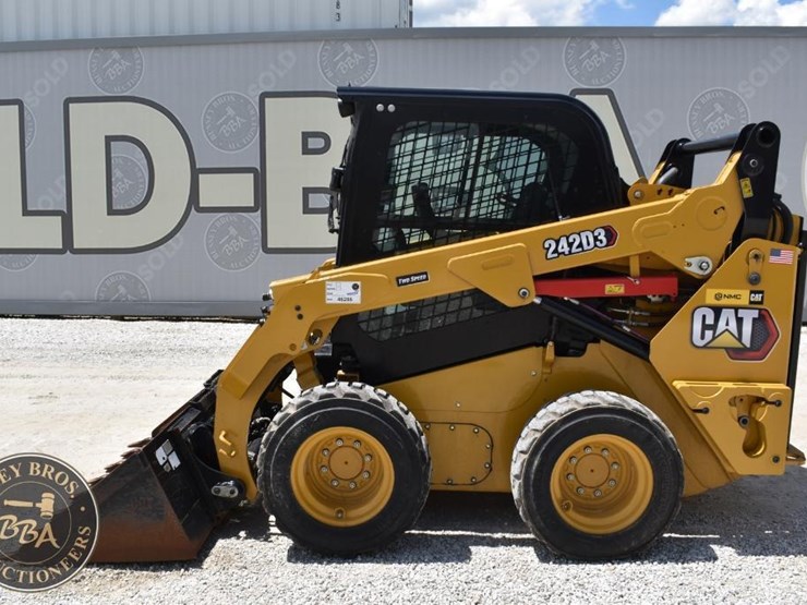 2023-caterpillar-242d3-image-2