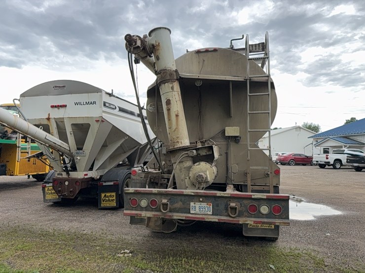 2007-freightliner-bulk-feed-truck-image-6
