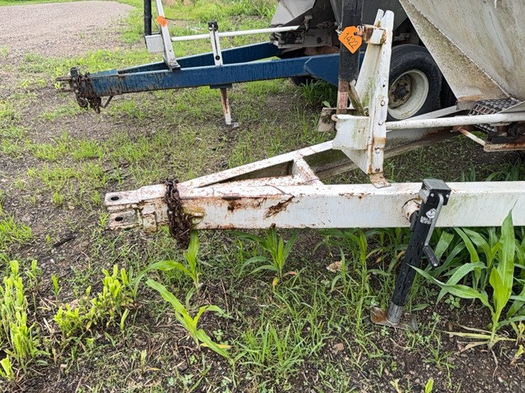 wilmar-pull-type-dry-fert.-spreader-image-3