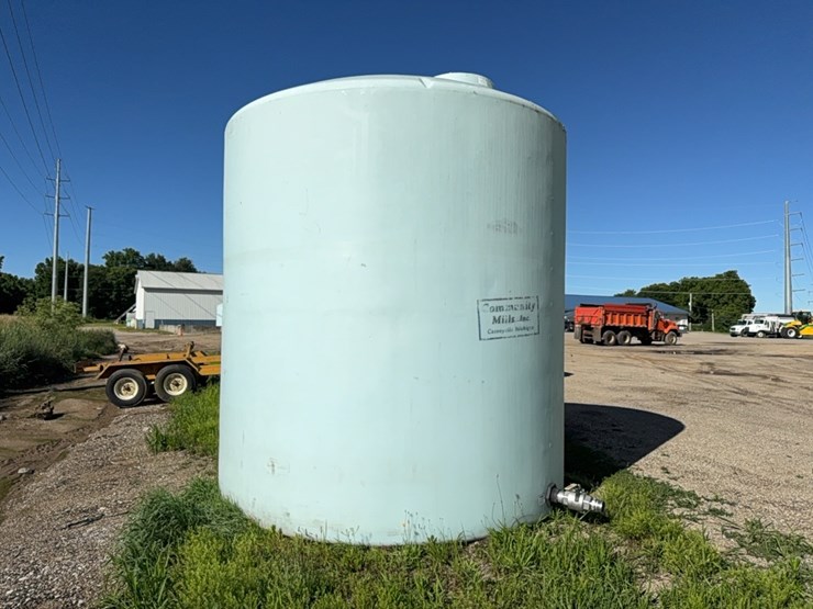 5500-poly-tank-image-3