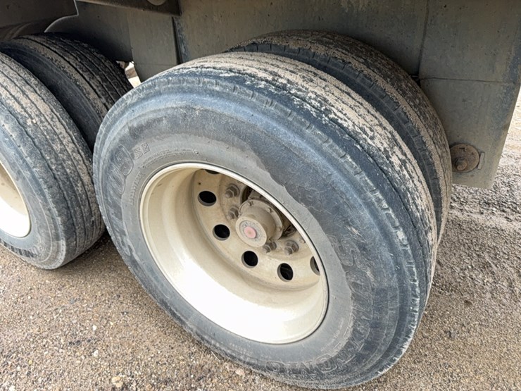 hensley-bulk-body-trailer-image-12