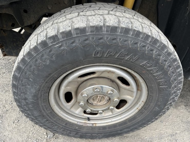 2010-ford-f250-xl-image-9