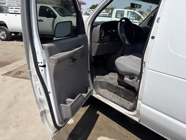 2002-ford-e350-image-16