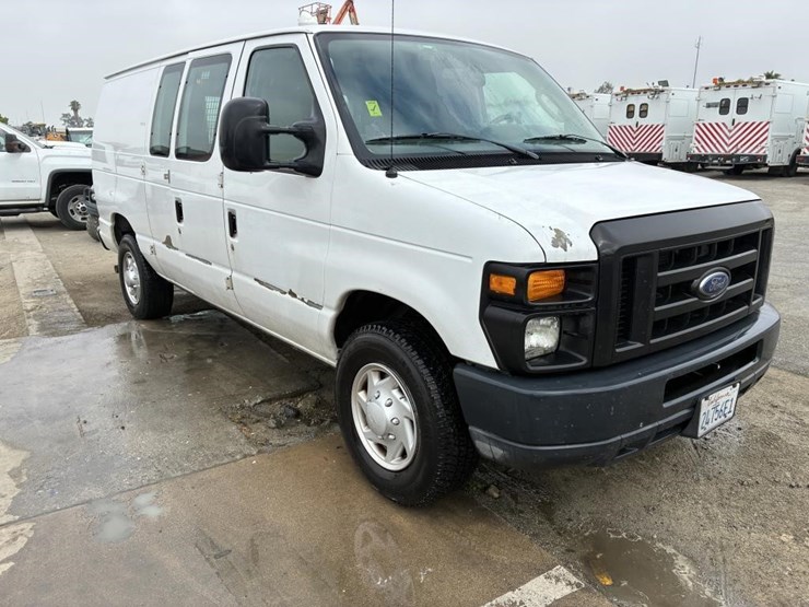 2011-ford-e350-image-2