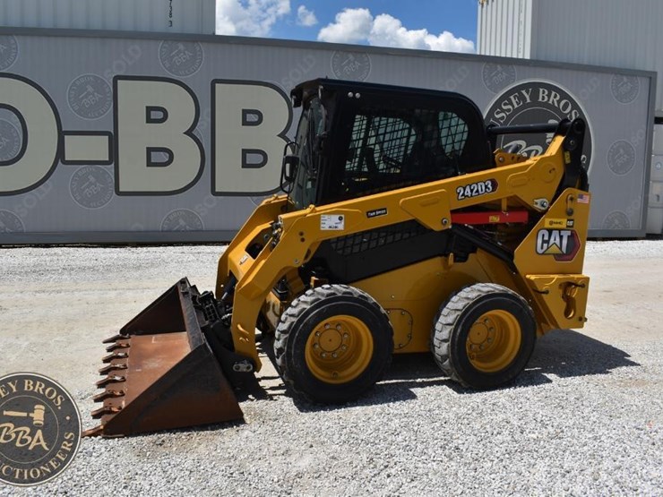 2023-caterpillar-242d3-image-11