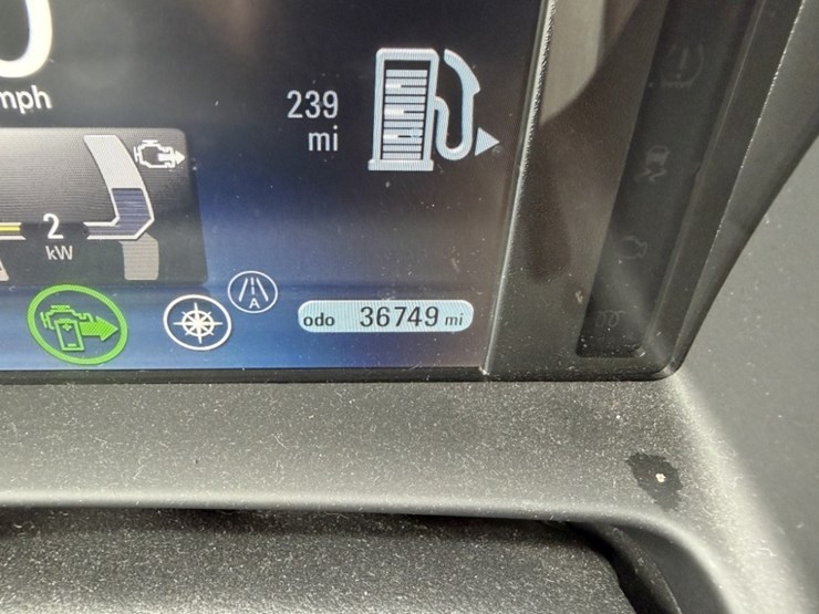 2015-chevrolet-volt-hybrid-sedan-image-26