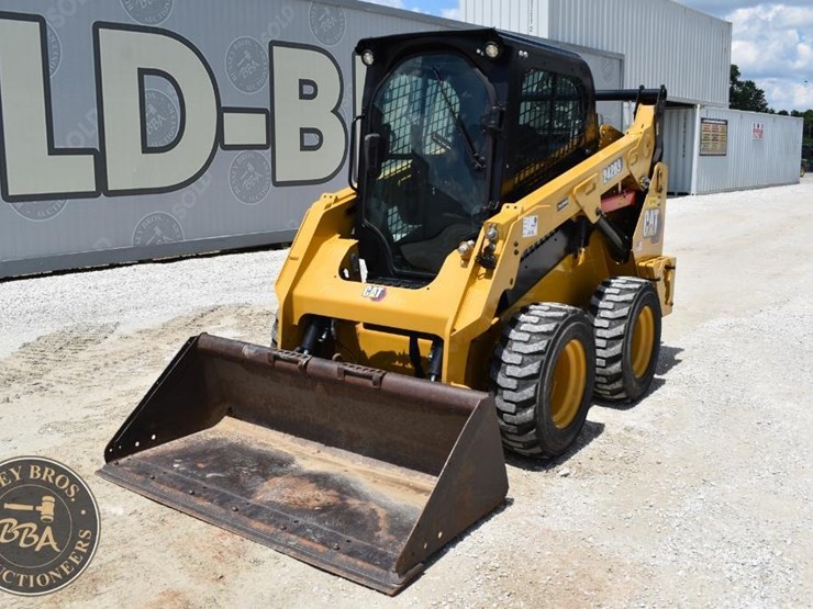 2023-caterpillar-242d3-image-1