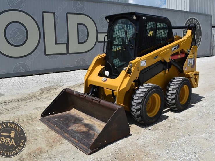 2023-caterpillar-242d3-image-9