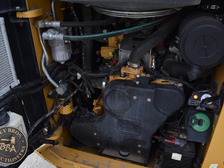 2022-caterpillar-299d3-image-38