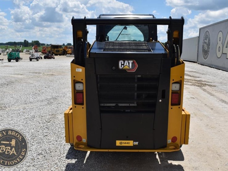 2023-caterpillar-242d3-image-4