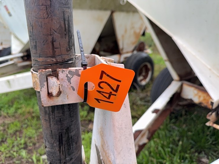 wilmar-pull-type-dry-fert.-spreader-image-2