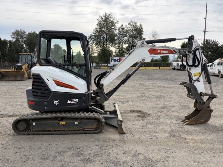 2023-bobcat-e35-image-3