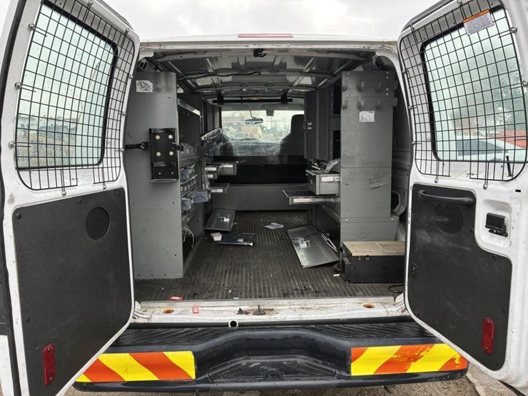 2011-ford-e350-image-12