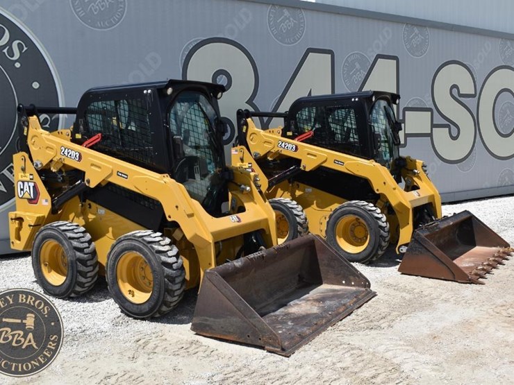 2023-caterpillar-242d3-image-52