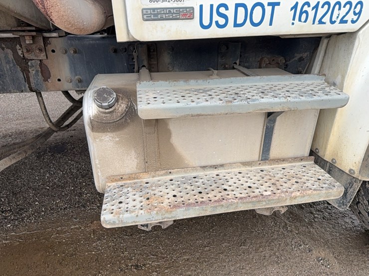 2007-freightliner-bulk-feed-truck-image-25