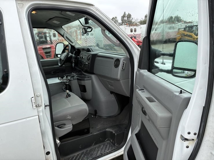 2011-ford-e350-image-10