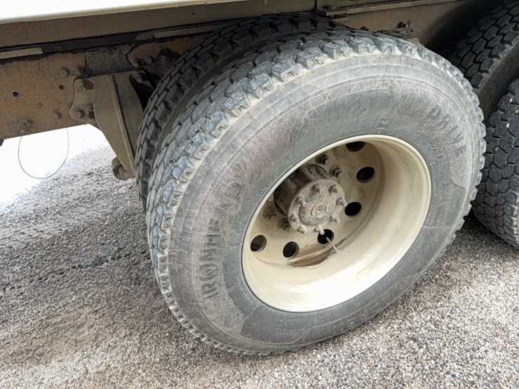 2007-freightliner-bulk-feed-truck-image-15