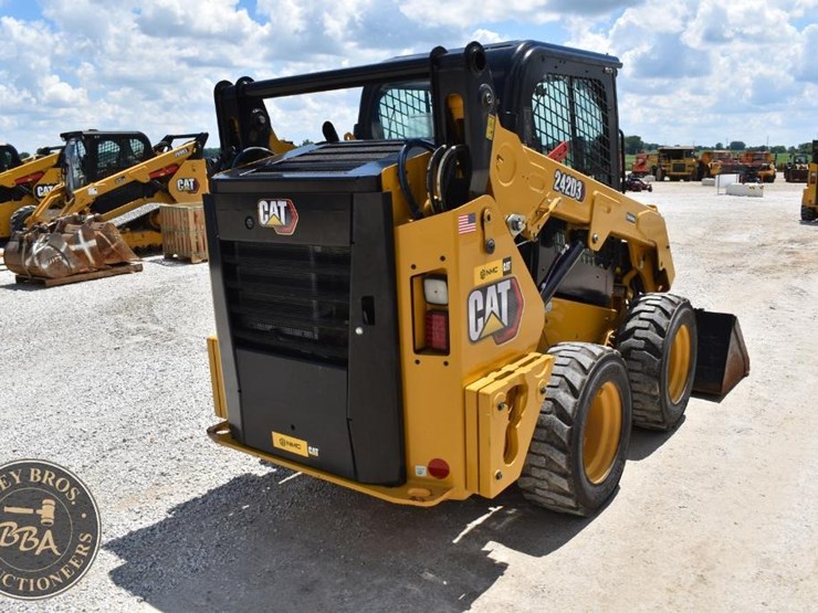 2023-caterpillar-242d3-image-15