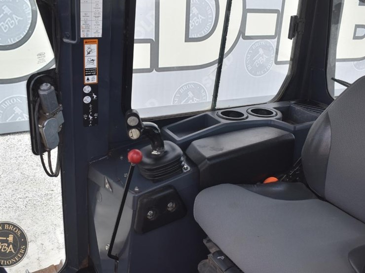 2022-deere-650k-lgp-image-68