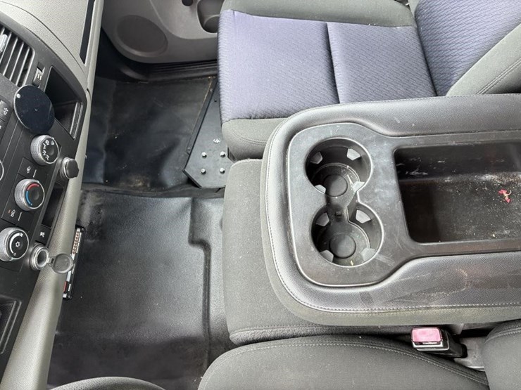 2011-chevrolet-1500-image-17
