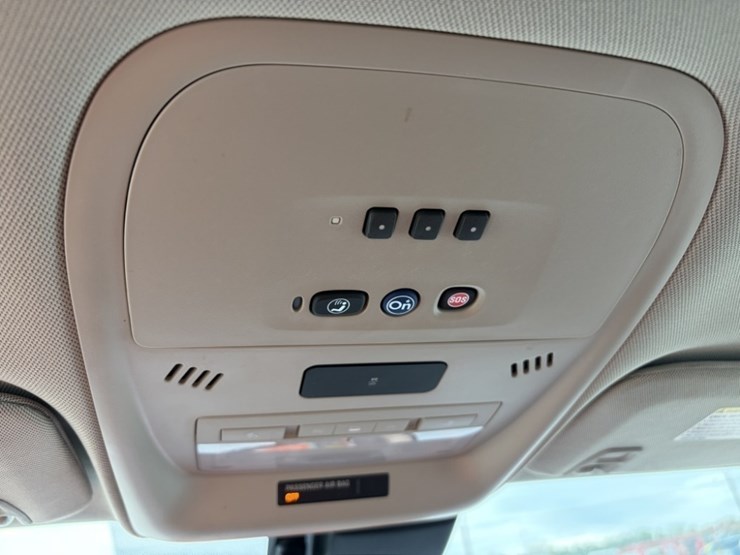 2015-chevrolet-volt-hybrid-sedan-image-30