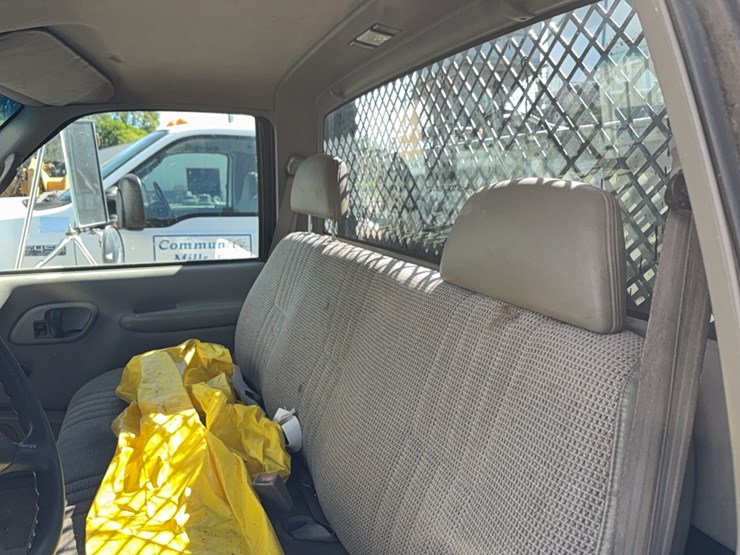 2001-gmc-3500-image-22