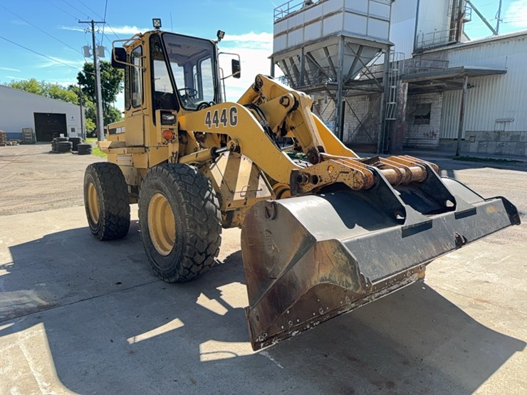 jd-444g-end-loader-image-3