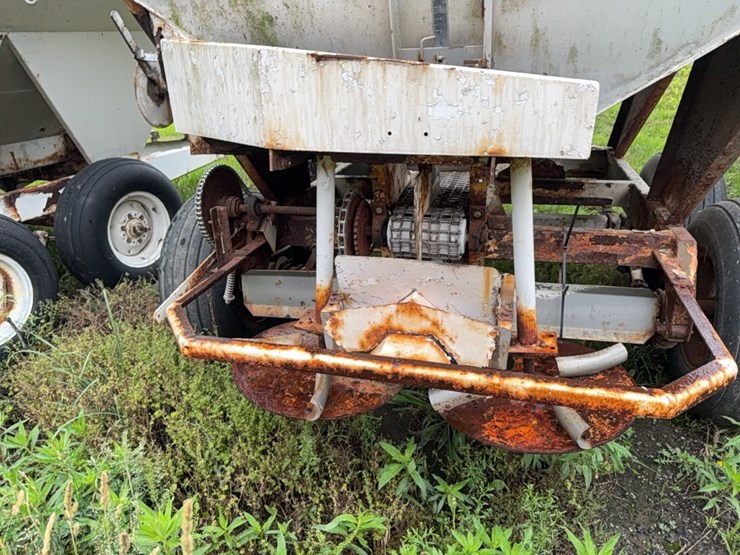 wilmar-pull-type-dry-fert.-spreader-image-9