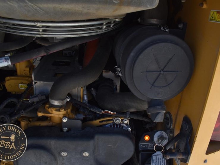2023-caterpillar-299d3-image-38