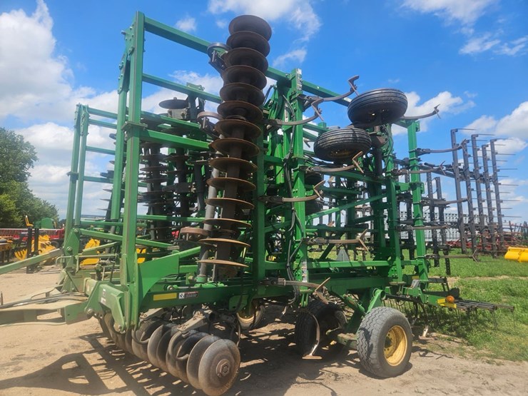 john-deere-2310-image-3
