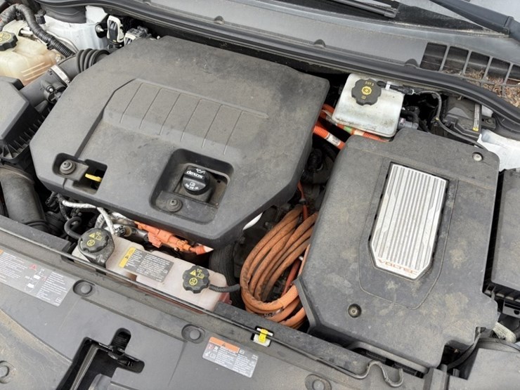 2015-chevrolet-volt-hybrid-sedan-image-12