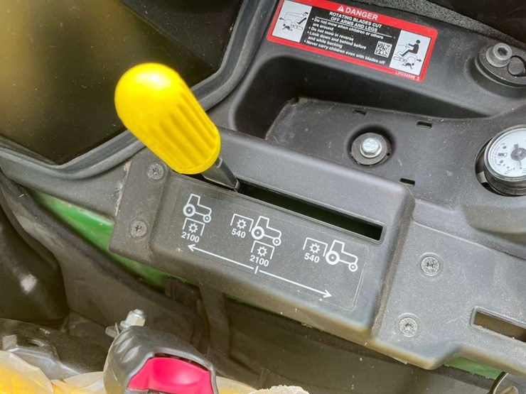 2025-john-deere-2025r-image-24