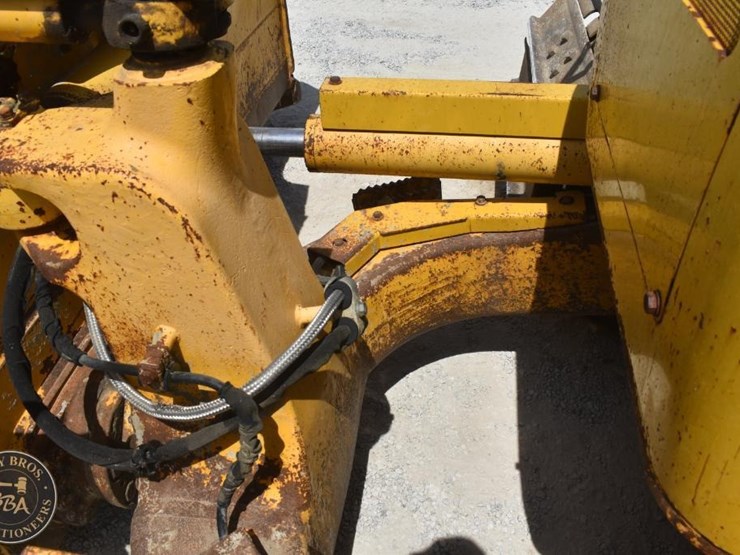 2020-komatsu-d61pxi-24-image-27