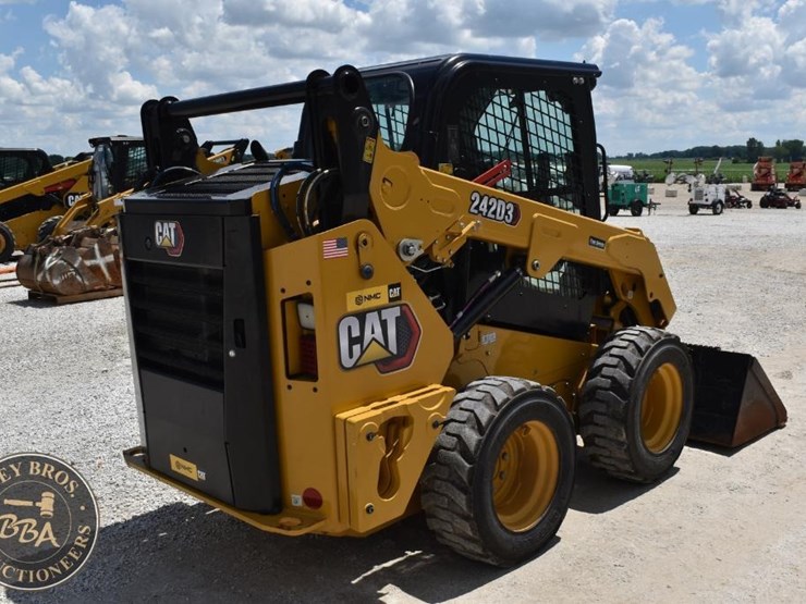 2023-caterpillar-242d3-image-5