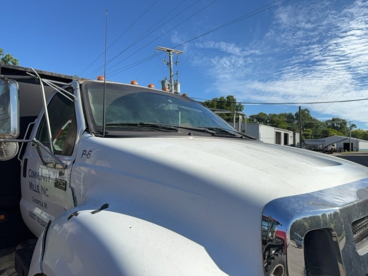 2005-ford-f750-image-22